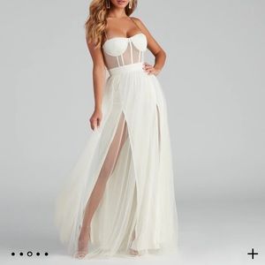 NWT Windsor Tulle Maxi
